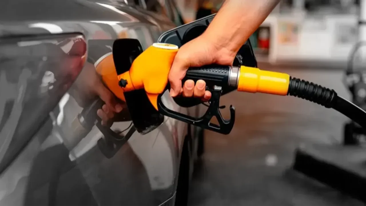 Motorinde dev indirim sonrası tabela değişti! Benzin ne kadar oldu? LPG kaç TL?