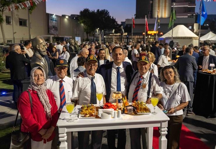 Bornova’da muhteşem Zafer Bayramı resepsiyonu