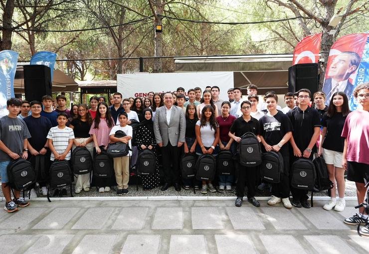 Başkan Dutlulu, MABEM’li Öğrencilerin LGS Başarısını Aileleriyle Kutladı