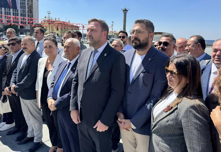 CHP İzmir Büyük Zaferin 104. Yılı İçin Atasının Huzurunda