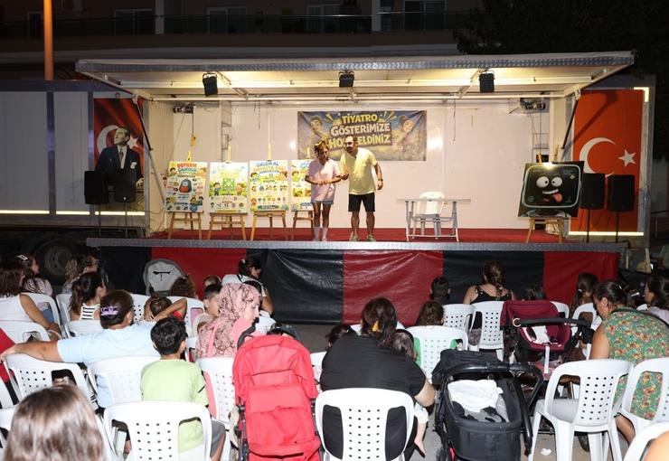 Çiğli’de Mahalle Tiyatro Günleri Yüzlerce Çocukla Buluştu