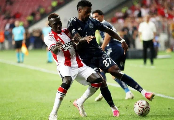 Fenerbahçe Samsunspor’u 2-0 yenerek ligde kazandı