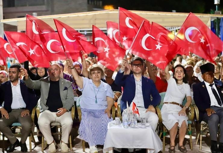 30 Ağustos Coşkusu Menderes’i Sardı