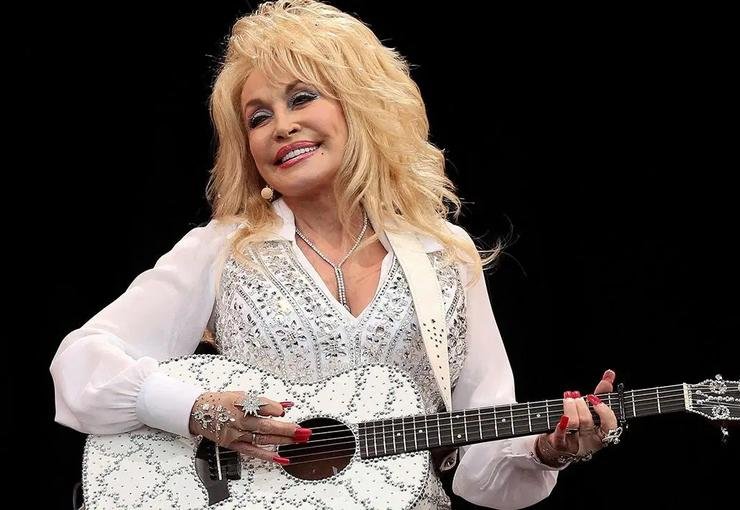 Dolly Parton özel törenle eşi Carl Dean’in yanına defnedildi