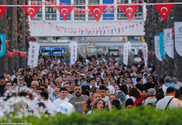 İEF’de eğlence ve sürprizler bir arada