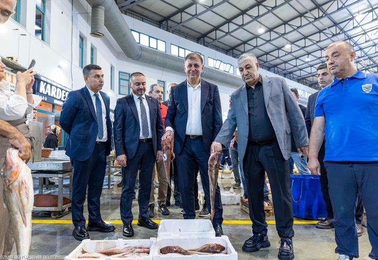 Başkan Tugay: Ekmeğini denizden çıkaranlara bereketli bir sezon diliyorum