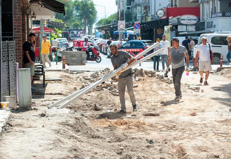 Bostanlı Cemal Bülbül Sokak’ta yenileme hamlesi başladı