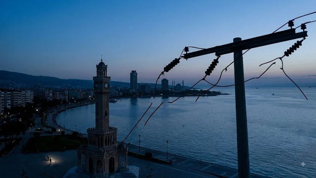 İzmir’de 15 ilçede elektrik kesintisi alarmı! GEDİZ Elektrik duyurdu: 3 Eylül'de elektrik kesintisi yaşanacak ilçeler