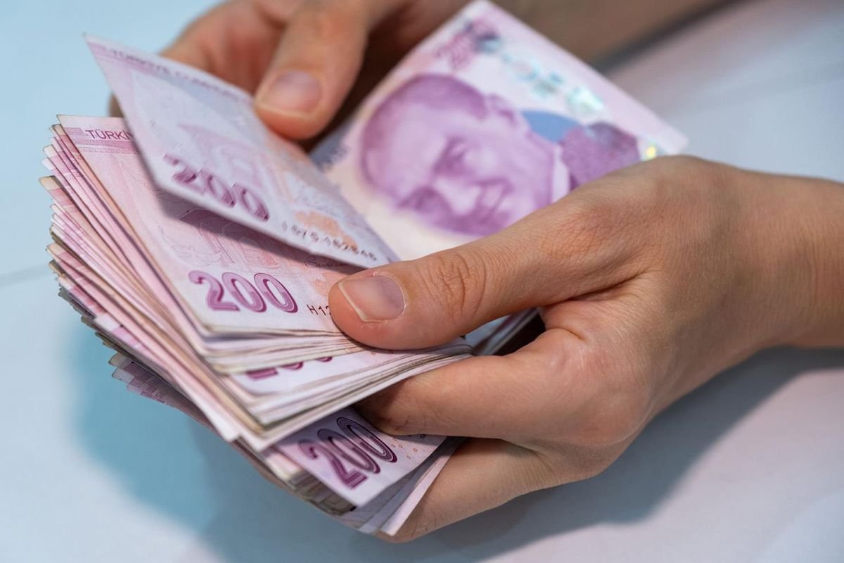 Gece yarısı tarihi zam! Tabelayı gören sürücülerin keyfi kaçtı