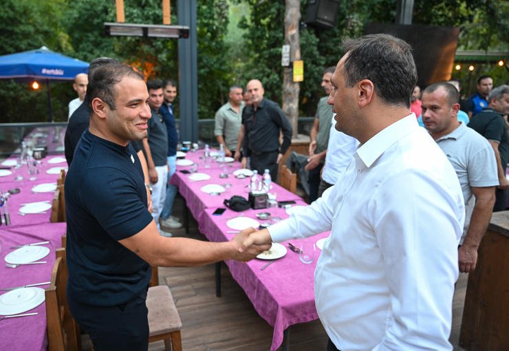 Başkan Eşki’den zabıtaya tam destek: ''Hepinizden razıyım, Bornova için birlikte çalışacağız''