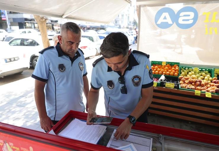 Konak Belediyesi’nden zincir marketlere sıfır atık denetimi