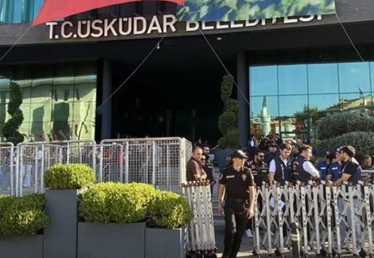 Üsküdar Belediyesi’nde seçim ertelendi: Bina polis ablukasında