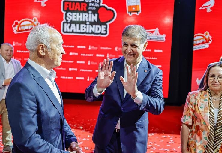 İzmir'in 95 yıllık çınarı kapılarını açtı