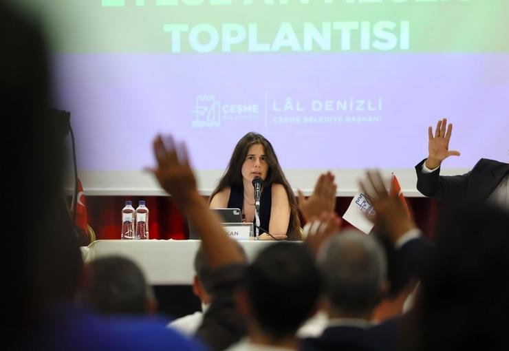 Çeşme Meclisi’nden sokak hayvanları, gençler ve yaş almış vatandaşlar için önemli kararlar