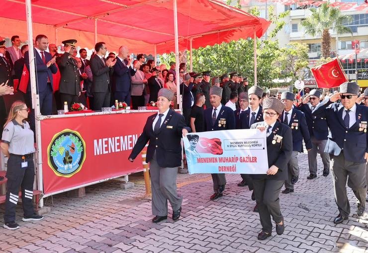 Kurtuluş coşkusu Menemen'i sardı