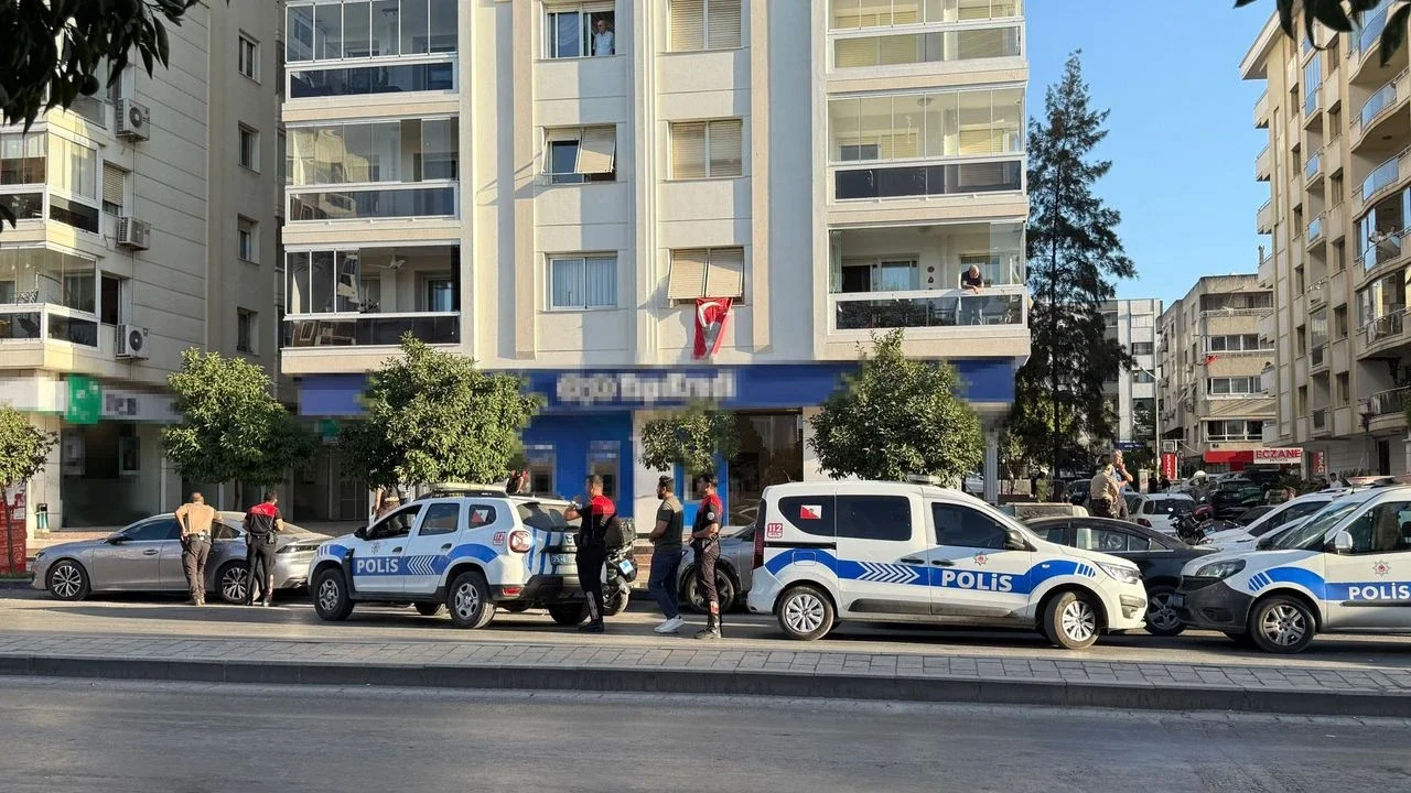 İzmir’de banka soygunu! Bomba ihbarı yapıldı