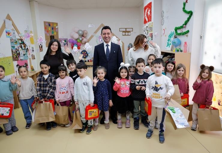 Bayraklı’da Eğitime Anaokulundan Üniversiteye Kadar Destek