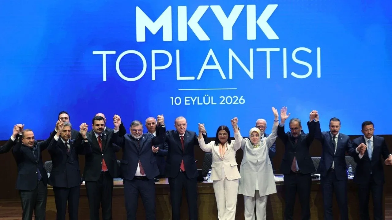 Başkan Fıçı AK Parti rozetini taktı