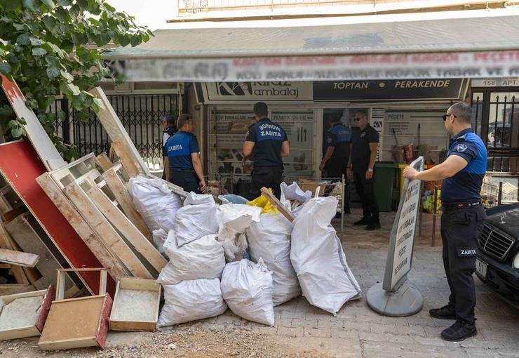 Bornova’da kaldırımlar yayaların