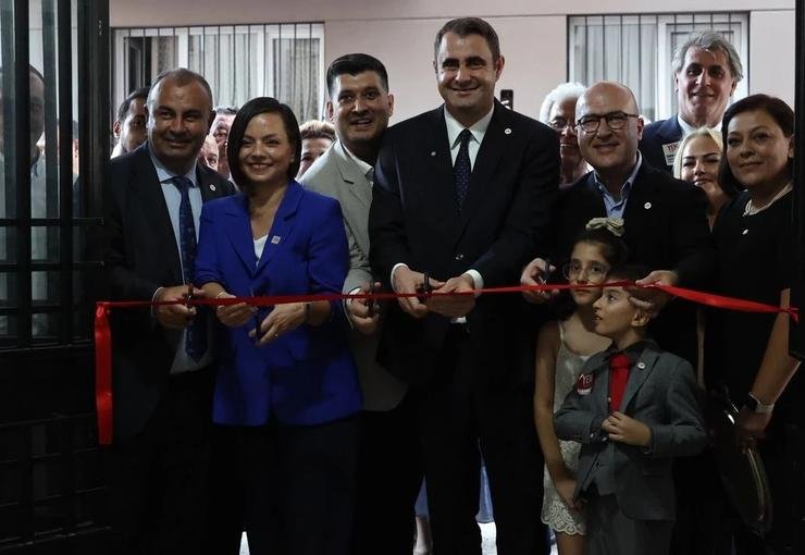 YENİ Parti Karabağlar’da yeni ilçe binasını açtı: İktidara mahalle mahalle hazırlanıyoruz