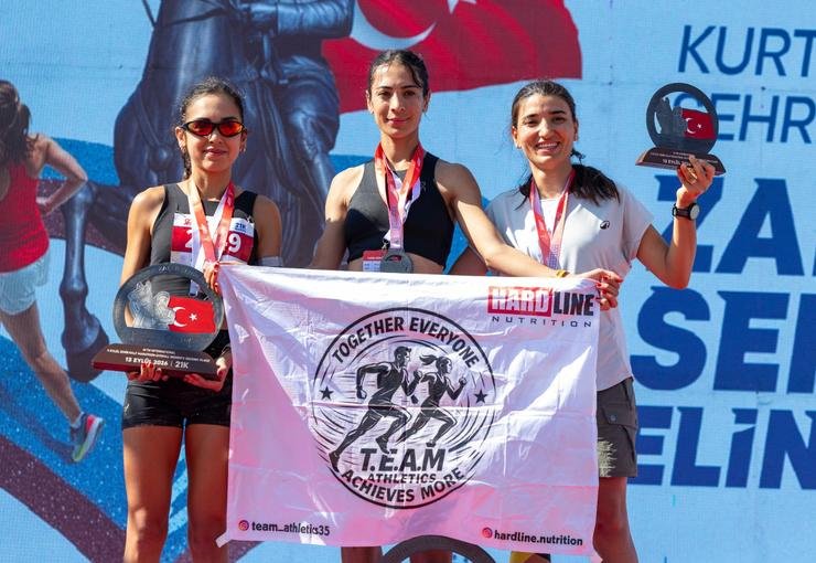 9 Eylül coşkusu yarı maratonla taçlandı
