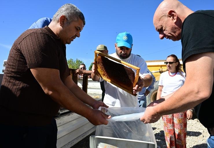 Manisa’da Arıcıların Peteklerine Eksi 30 Derecelik Koruma