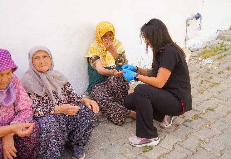 Seferihisar Belediyesi sağlık hizmetini köylere taşıyor