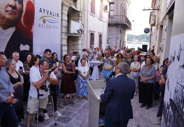 Teoman Madra’nın Ayvalık Yılları Orhan Peker’de Yeniden Hayat Buldu
