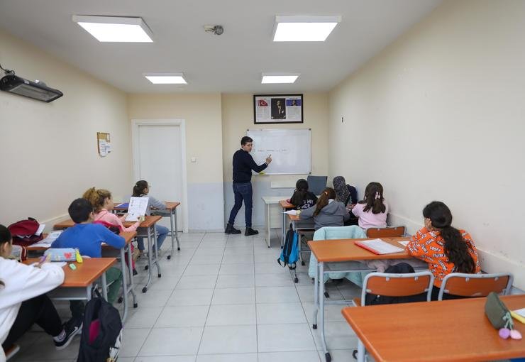 Buca Belediyesi’nden öğrencilere eğitim desteği
