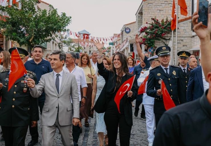 Alaçatı’nın kurtuluşunun 104. yılı törenlerle kutlandı