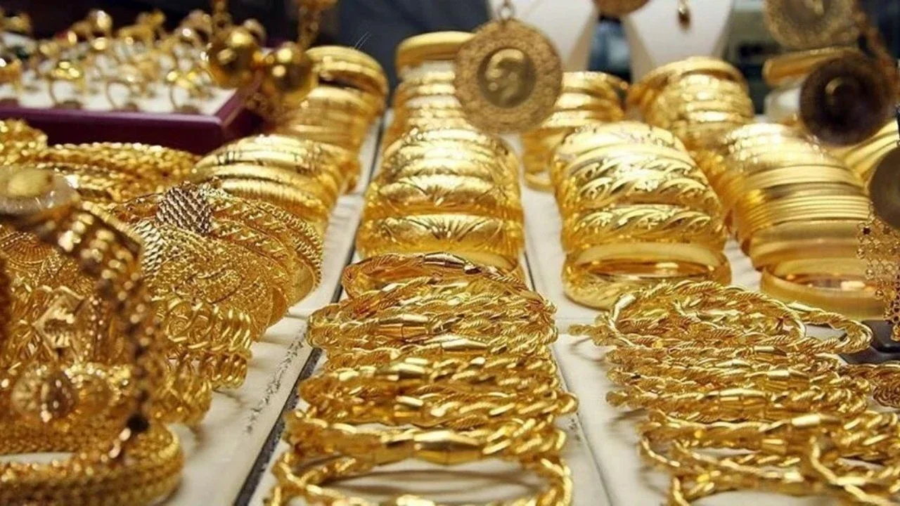 Altın yeni haftaya düşüşle başladı! Gram 6 bin 828 TL’ye geriledi: Çeyrek ve Cumhuriyet altını ne kadar?