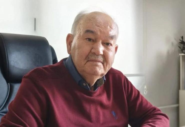 Eski İzmir Büyükşehir Belediyesi Başkanı Burhan Özfatura yaşamını yitirdi