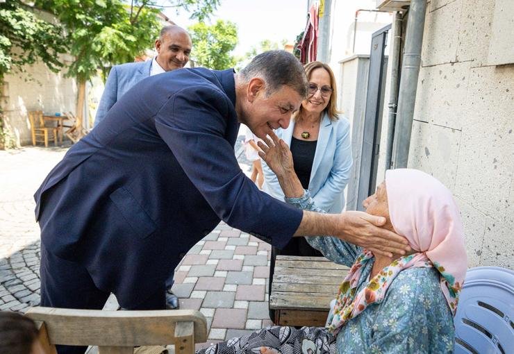 İzmir’de emeklilere yaklaşık 90 milyon TL’lik destek