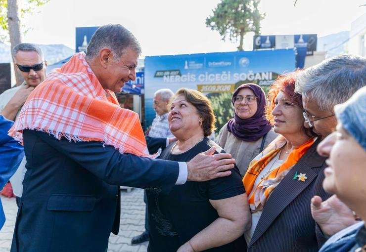 Karaburun’un nergis üretimine büyük destek