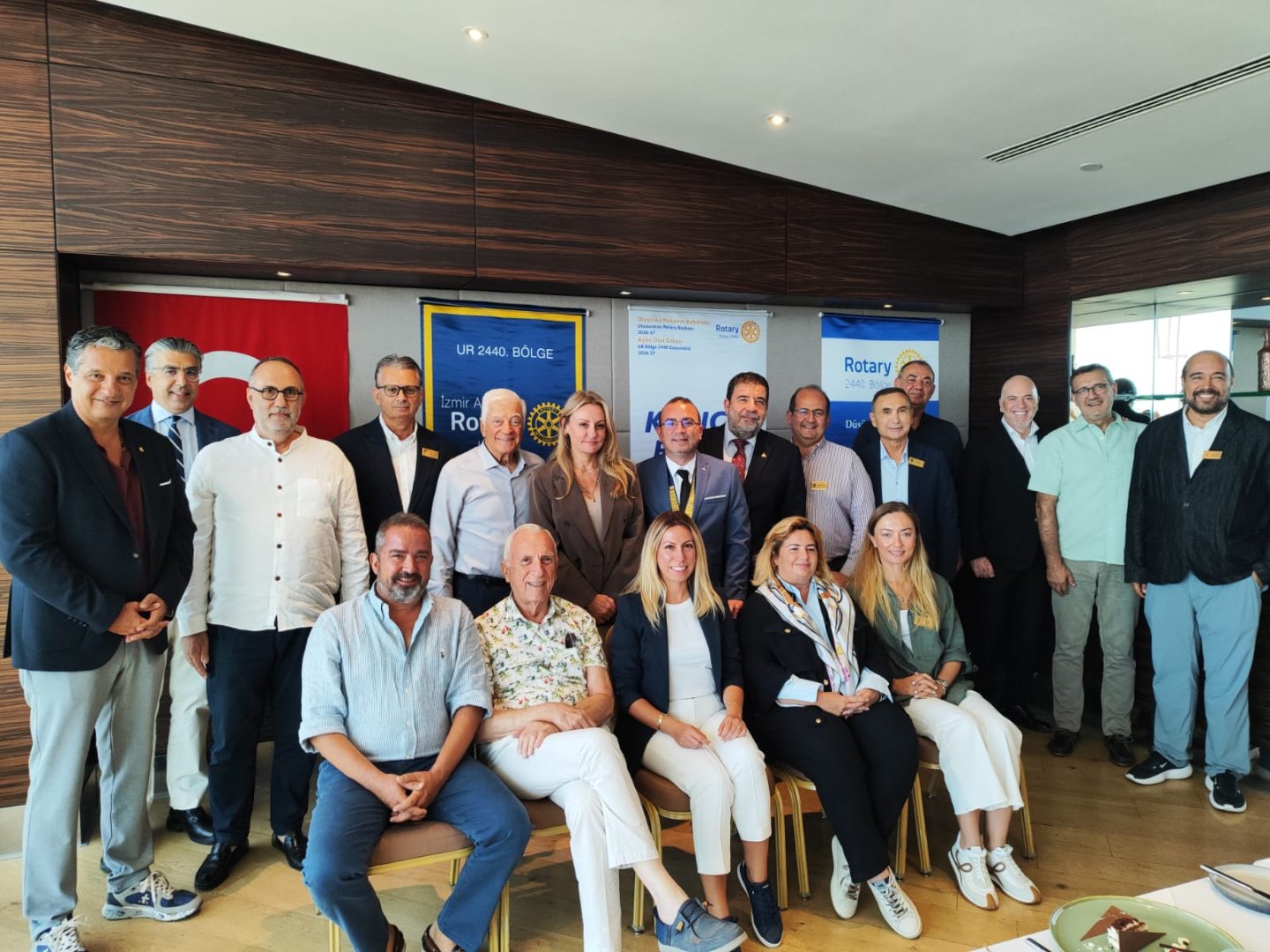 ALSANCAK ROTARY KULÜBÜ'NDE "GELECEĞİN İZMİR'İ" ELE ALINDI