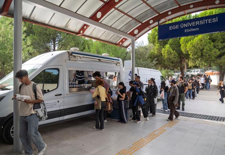İzmir’de üniversiteliler Büyükşehir’e emanet