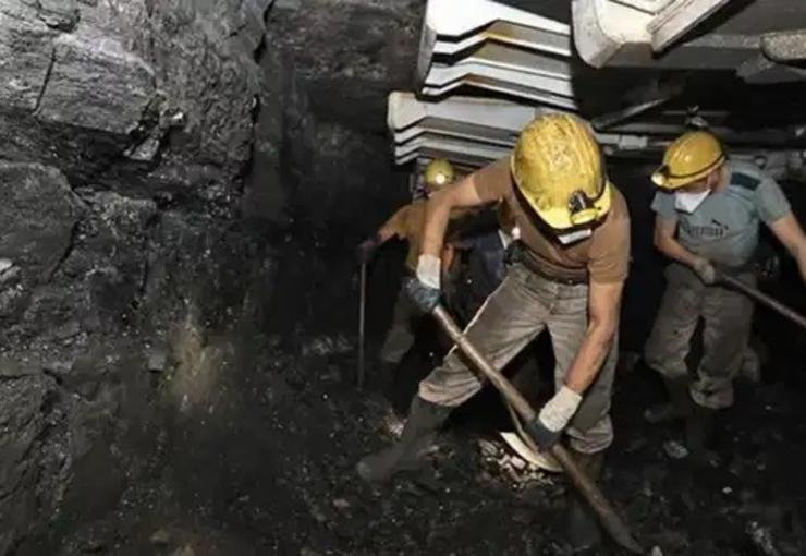 Manisa Soma'da Maden Ocağında Göçük: 5 İşçi Mahsur Kaldı