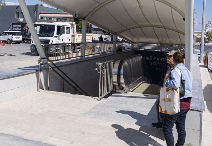 İzmir Metrosu’ndan Dokuz Eylül Hastanesi’ne kesintisiz yaya tüneli açıldı