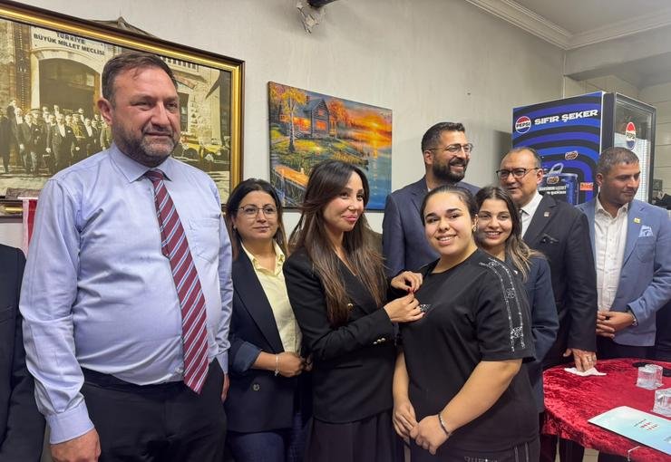 Bayraklı’da Yeni Üyeler CHP’ye Katıldı
