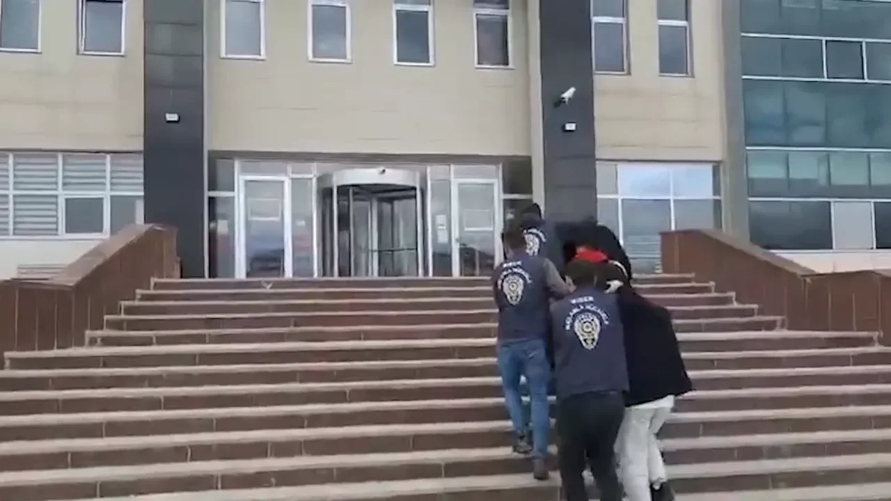 İzmir dahil 61 ilde siber operasyon