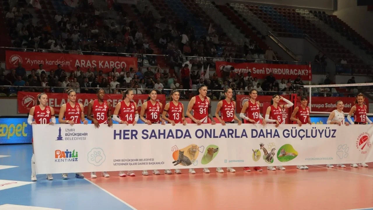 Sultanlar Ligi'nde sezon başladı! Aras Kargo'dan galibiyetin yanında hayvanlara büyük destek