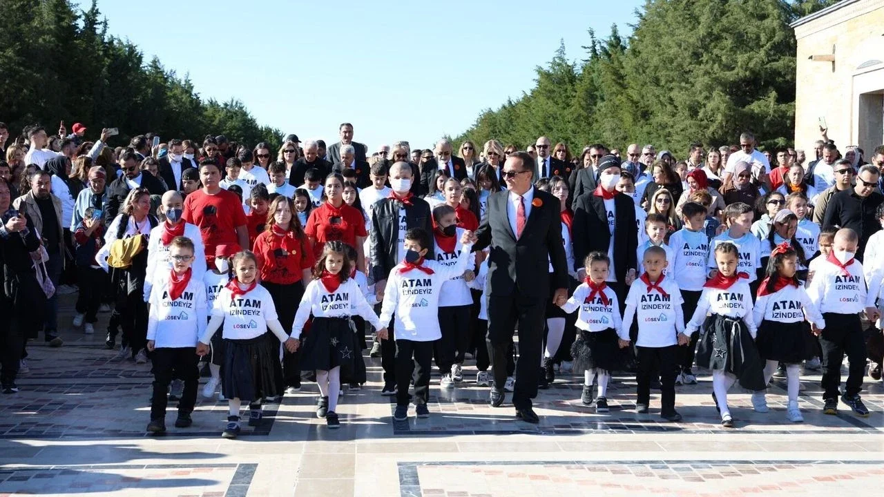 Binlerce Egeli LÖSEV gönüllüsü Anıtkabir’de buluştu