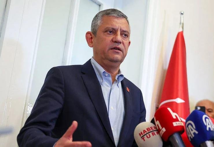 Özel'den Tugay'a sert sözler: O korkağı aldılar ama İzmir’i alamazlar