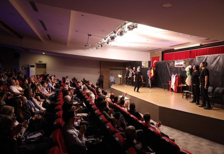Çiğli’de Kültür Sanat Etkinlikleri Hız Kazandı: Salonlar Doldu, Taştı