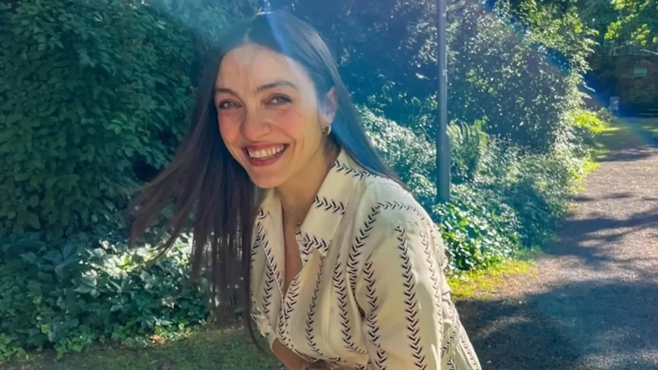 Merve Dizdar'dan yeni hamilelik pozları! Büyüyen karnı dikkat çekti