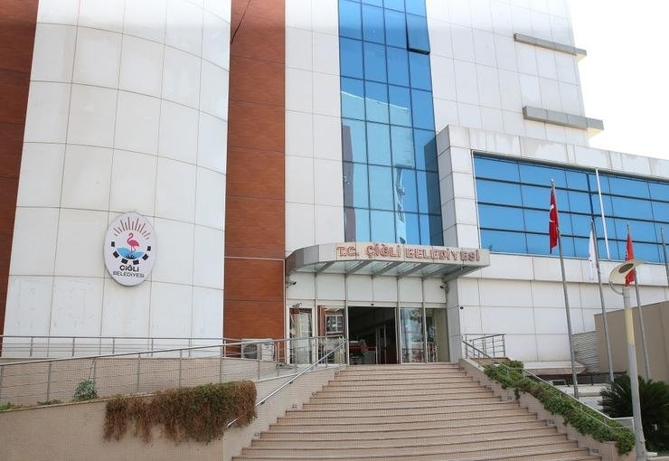 Çiğli Belediyesi’nden Öğrencilere Kırtasiye Desteği