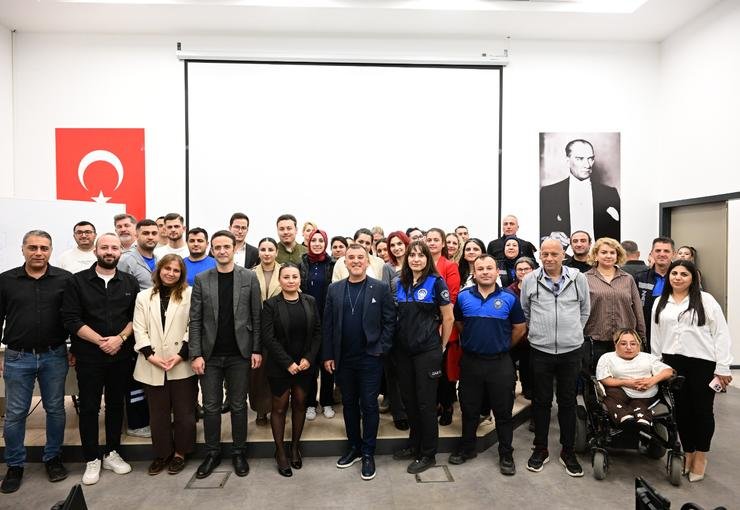 Manisa Büyükşehir Belediyesi Personeline Disleksi Farkındalık Eğitimi