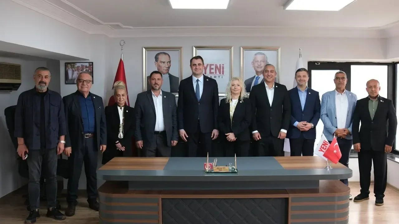 Karşıyaka’da 5 CHP’li meclis üyesi YENİ Parti’ye geçti