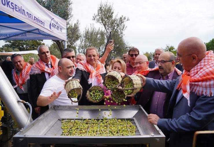 Festivalde; Feridun Düzağaç, Gökçe ve Ümit Sayın sahne alacak