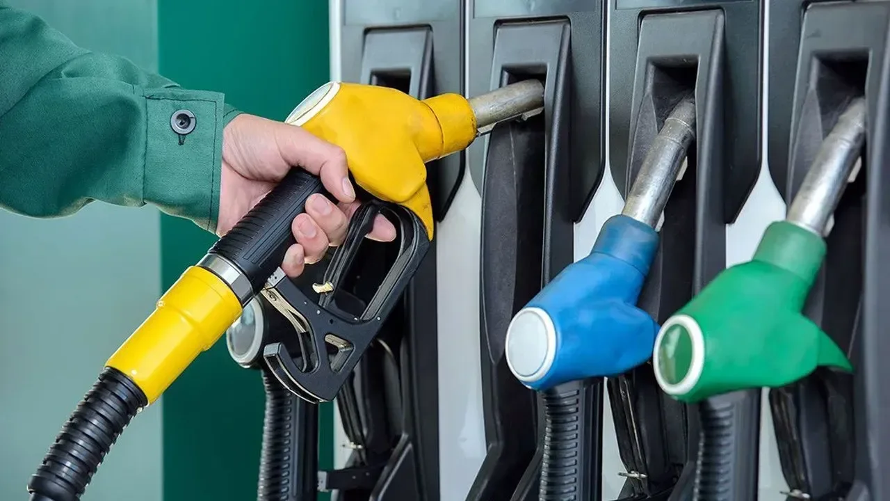 Benzine bu gece 4 lira 30 kuruş indirim geliyor